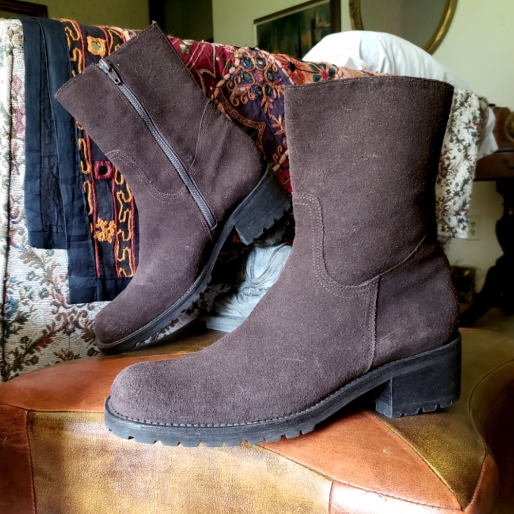 🚫SOLD🚫 Vintage Suede Leather Ankle Boots - Picture 1 of 4